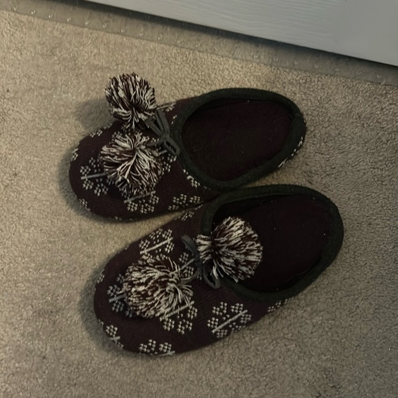 Cozy Purple Cuddl Duds Slippers - Picture 1 of 2